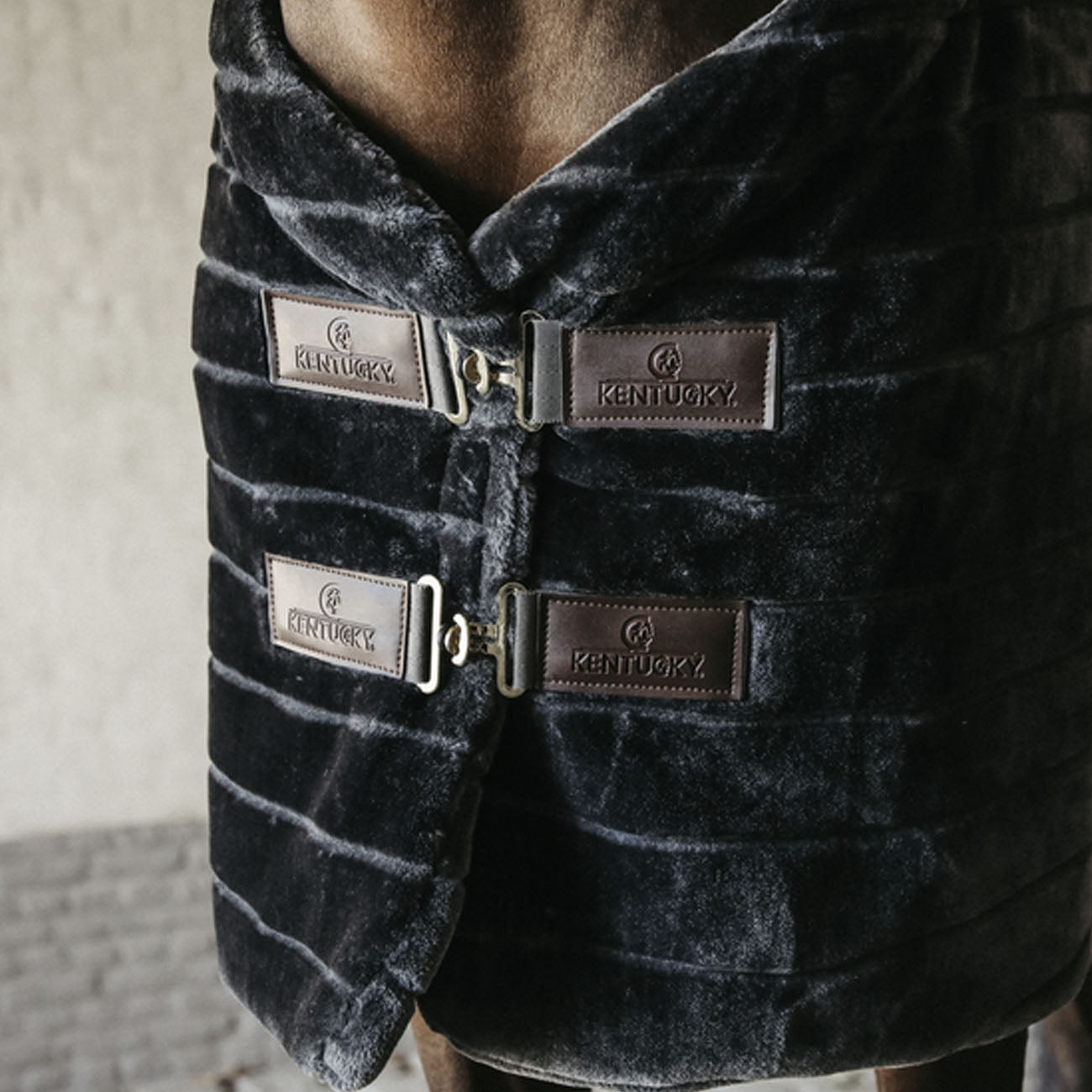 KENTUCKY KENTUCKY COPERTA DA BOX MOD.FAKE RUG 400GR. Grigio coperta per cavallo 09KT-52151 GREY 