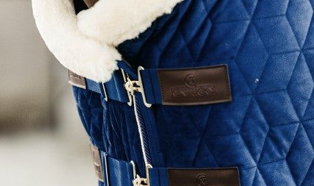 KENTUCKY KENTUCKY COPERTA SHOW RUG VELVET ECO FUR 160g Blu coperta per cavallo 09KT-52171 NAVY 