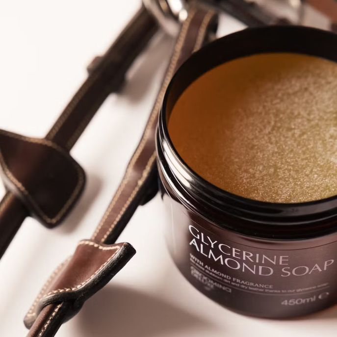 GROOMING DELUXE Sapone Glycerine Almond Soap 450ml Grooming Deluxe 42421 NEUTRO 