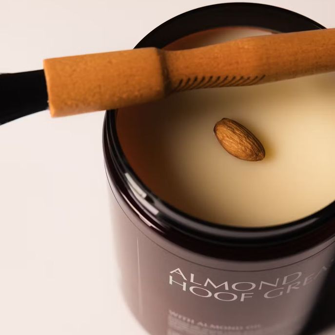 GROOMING DELUXE Grasso Per Gli Zoccoli Almond Hoof Grease 900ml Groomin Deluxe 42425 NEUTRO 