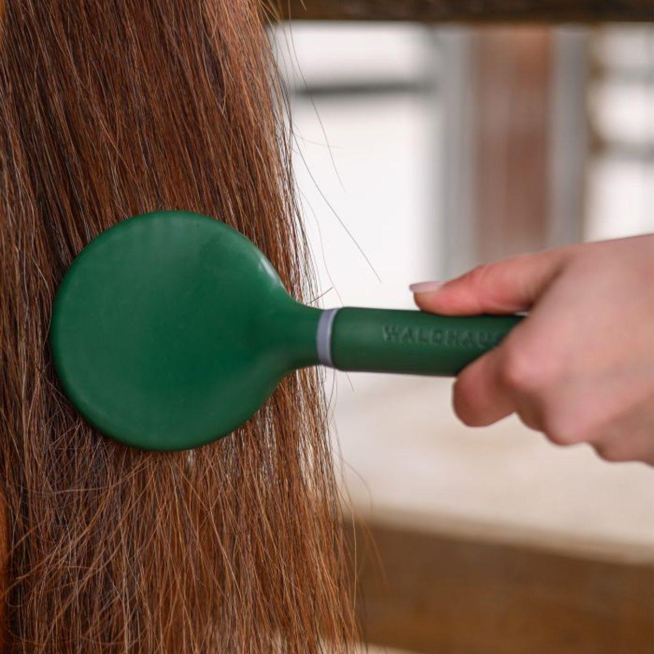 WALDHAUSEN Spazzola Per Coda E Criniera Con Setole Sintetiche Verde 38297 64PINEGREEN 