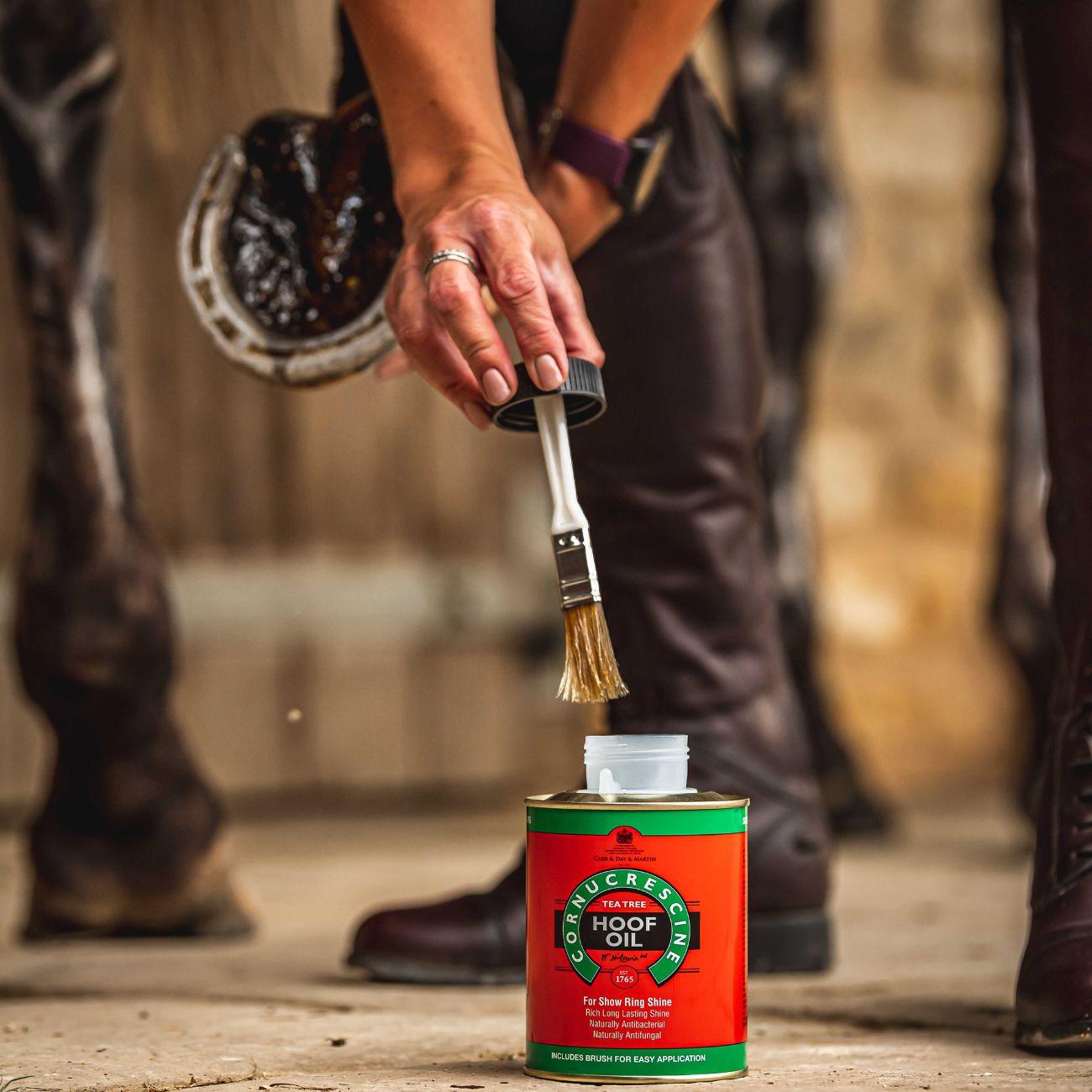 Carr & Day & Martin COURNUCRESCINE TEA TREE HOOF OIL 500ml. - cura cavallo/cuoio 726013 NEUTRO CARR AND DAY AND MARTIN 