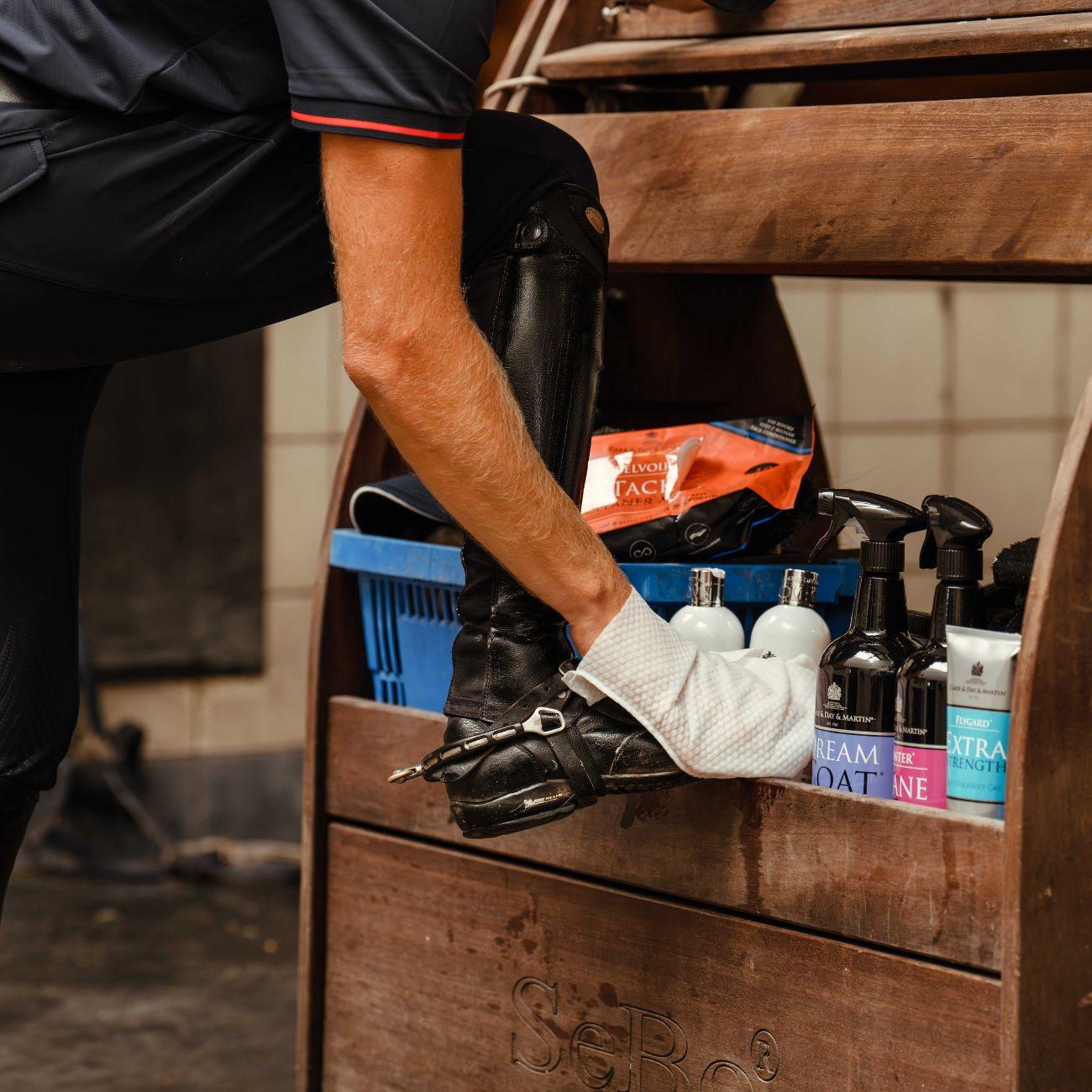 Carr & Day & Martin BELVOIR TACK CLEANER MITT STEP 1 - detergente per cuoio spray (Step 1) 726018 NEUTRO CARR AND DAY AND MARTIN 