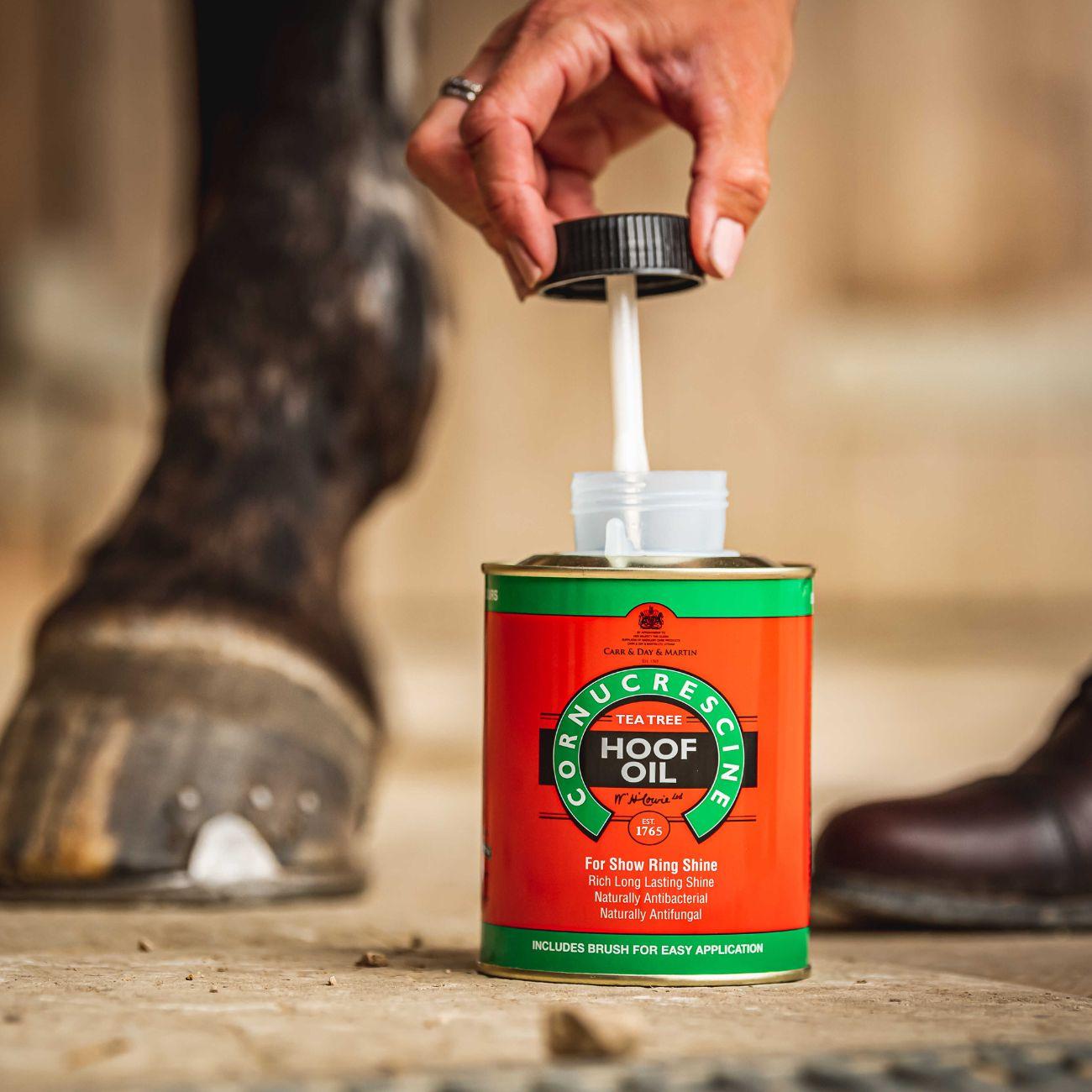Carr & Day & Martin COURNUCRESCINE TEA TREE HOOF OIL 500ml. - cura cavallo/cuoio 726013 NEUTRO CARR AND DAY AND MARTIN 