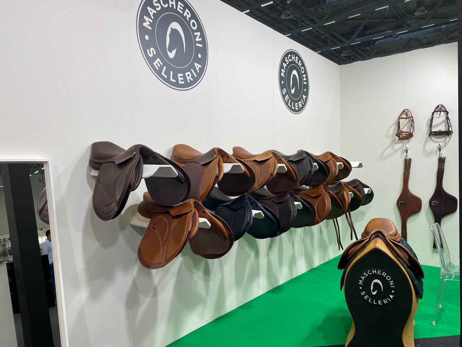 le selle Mascheroni espongono i prodotti al mercato europeo durante la fiera  Spoga 2022 il salone internazionale degli sport equestri