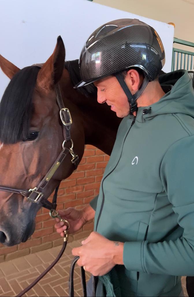 come sellare il tuo cavallo togliamo la capezza e mettiamo la briglia