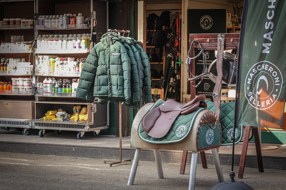 Mascheroni Selleria ti aspetta presso Equieffe, con il corner Kep Italia, punto di riferimento per chi cerca sicurezza, innovazione e stile in sella